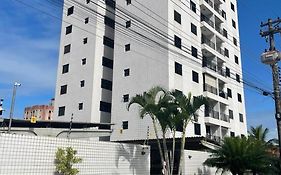 Apartamento com piscina e ar condicionado na Martin de Sá